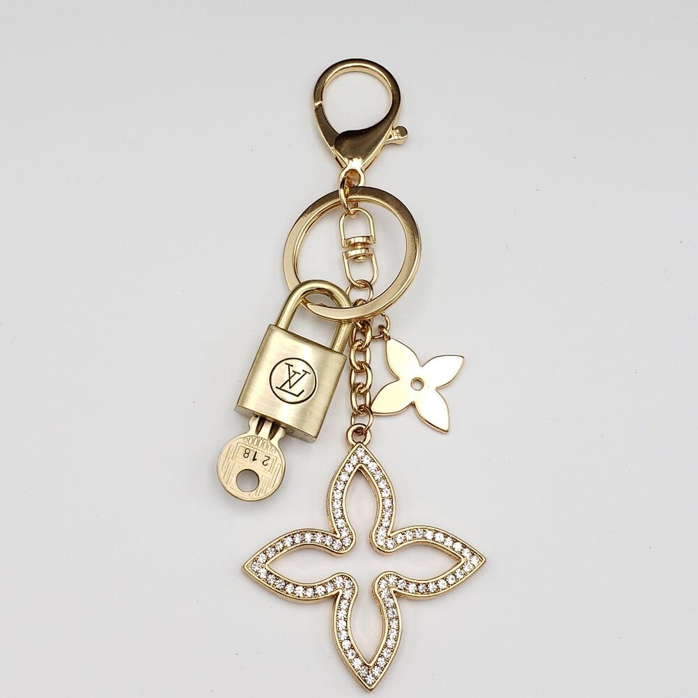 Authentic Louis Vuitton Lock & Key with Unbranded Clover Charm, Keychain 021226 - Picture 2 of 10